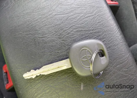 2005 Toyota Corolla S из США, поврежденный, VIN 2T1BR32E55C437398